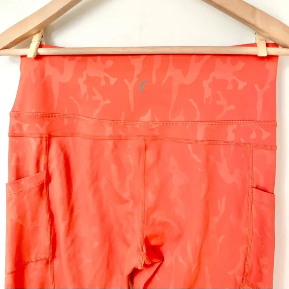 Zyia Active Orange Metalic  Cropped Leggings - Picture 3 of 4